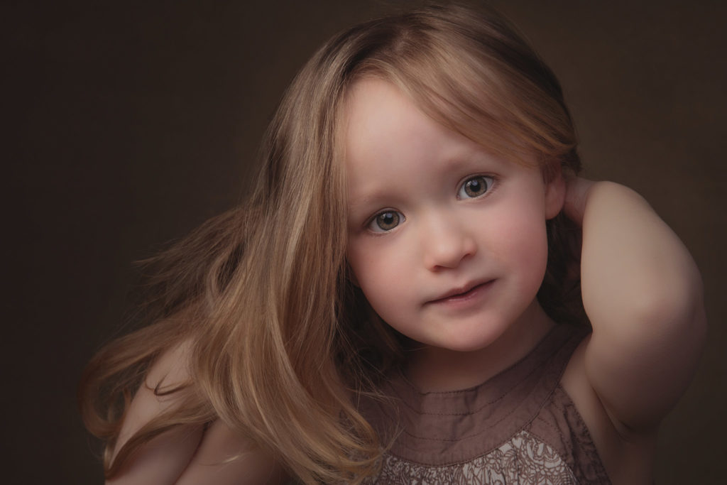 petite fille fine-art tableau cheveux blonds photo portrait studio lot-et-garonne marmande tonneins virazeil